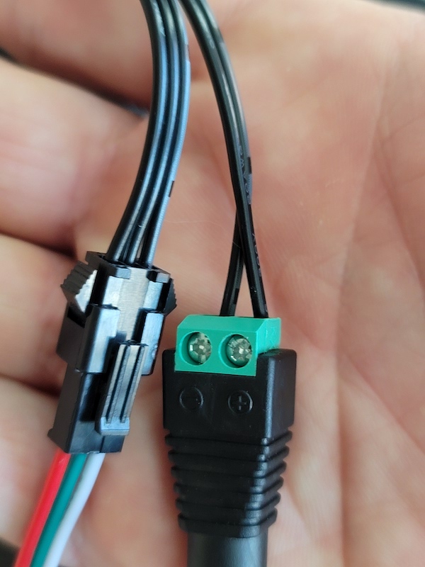 Power supply connections and pigtail